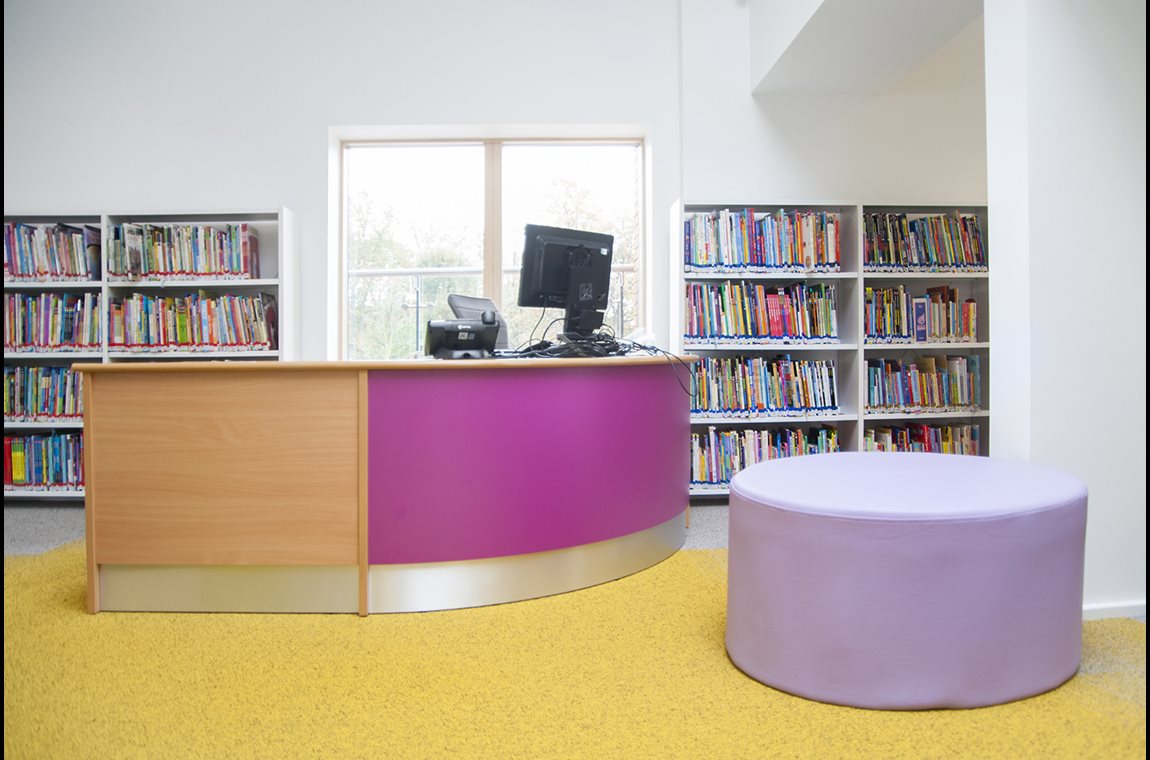 Mädchenschule Haberdashers Aske, Hertfordshire, Großbritannien - Schulbibliothek