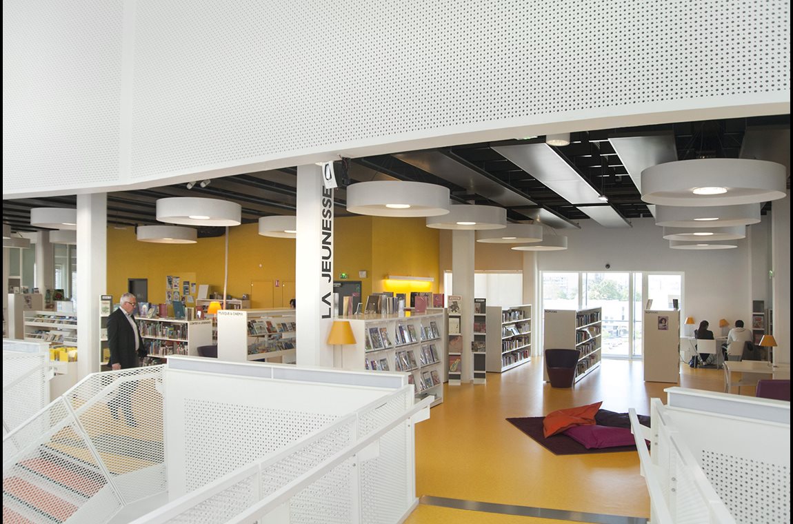 Médiathèque Jean Prévost, Bron, France - Bibliothèque municipale et BDP