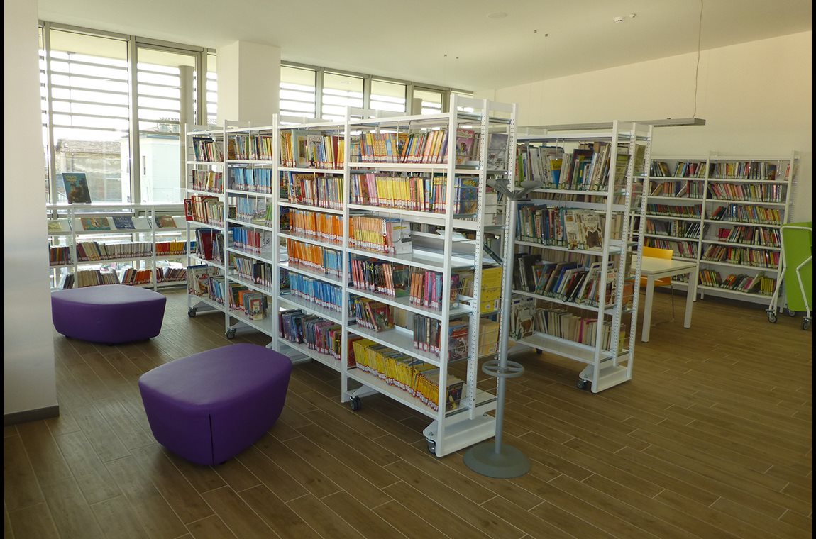 Biblioteca civica "Eugenio Bertuetti" di Gavardo, Italië - Openbare bibliotheek