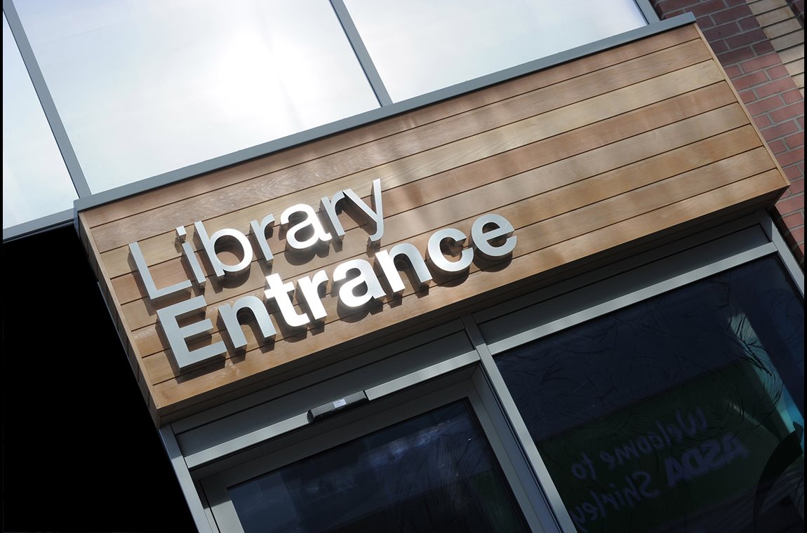 Bibliothèque publique Shirley, Solihull, Royaume-Uni - Bibliothèque municipale et BDP