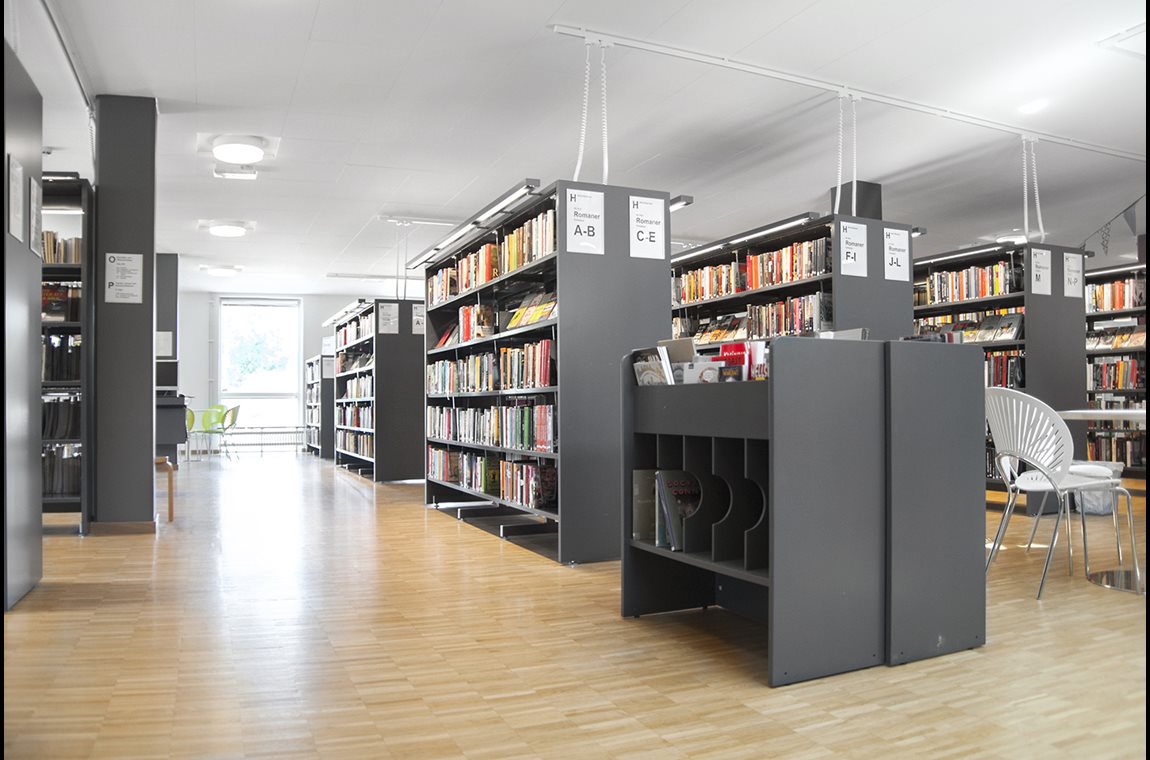 Sundsgymnasiet, Vellinge, Sweden - School library