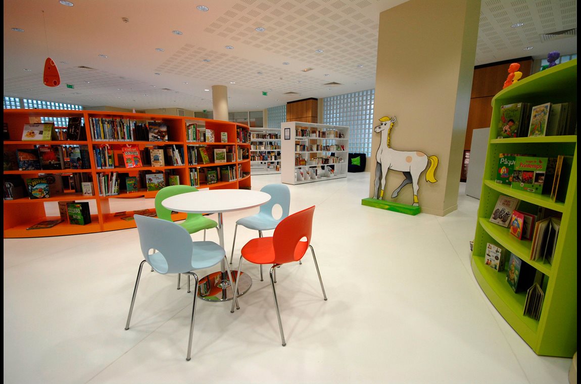 Öffentliche Bibliothek Puteaux, Frankreich - Öffentliche Bibliothek