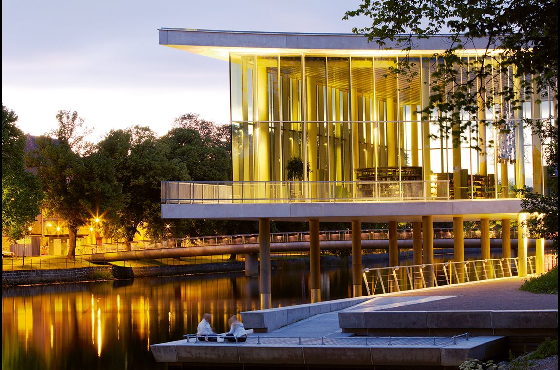 La bibliothèque principale d'Halmstad, Suède - Bibliothèque municipale et BDP