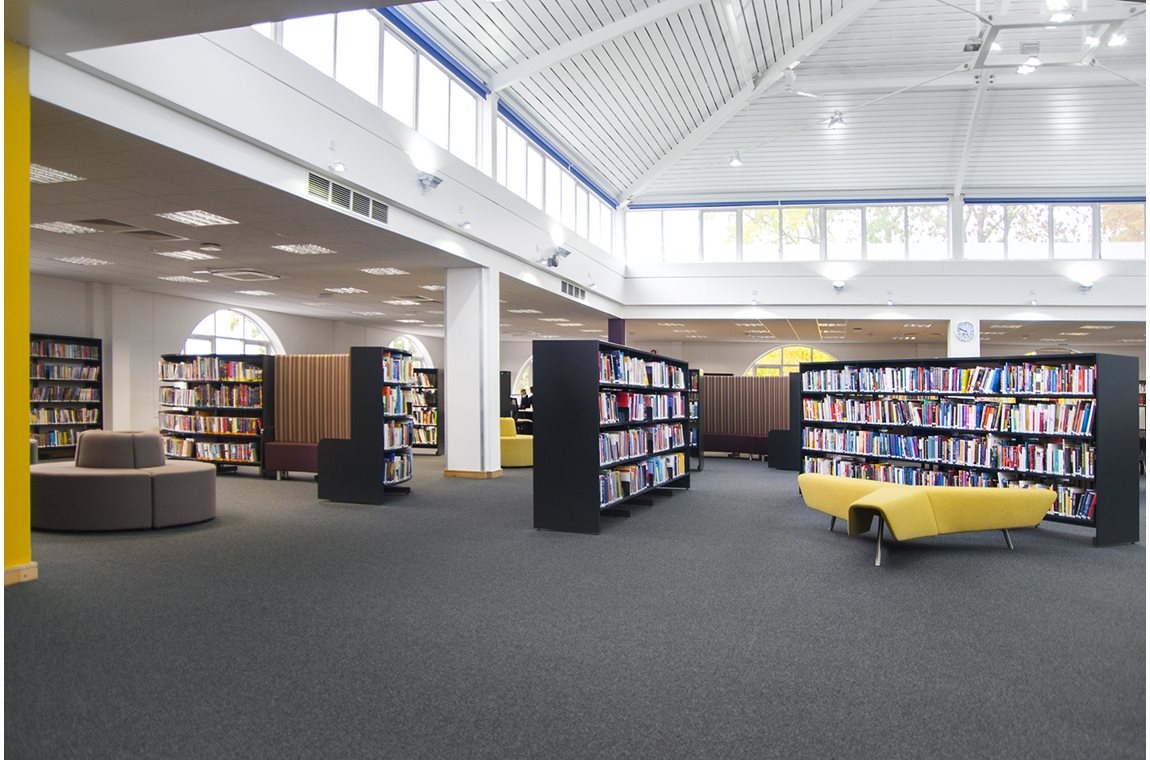 Haberdashers Aske Jungenschule, Hertfordshire, Großbritannien  - Schulbibliothek