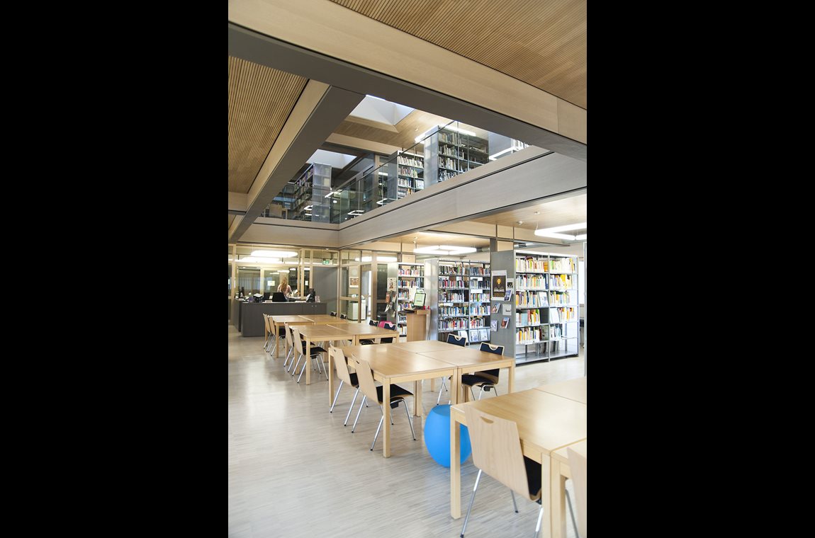 Fieldgen Private School, Luxembourg - School library
