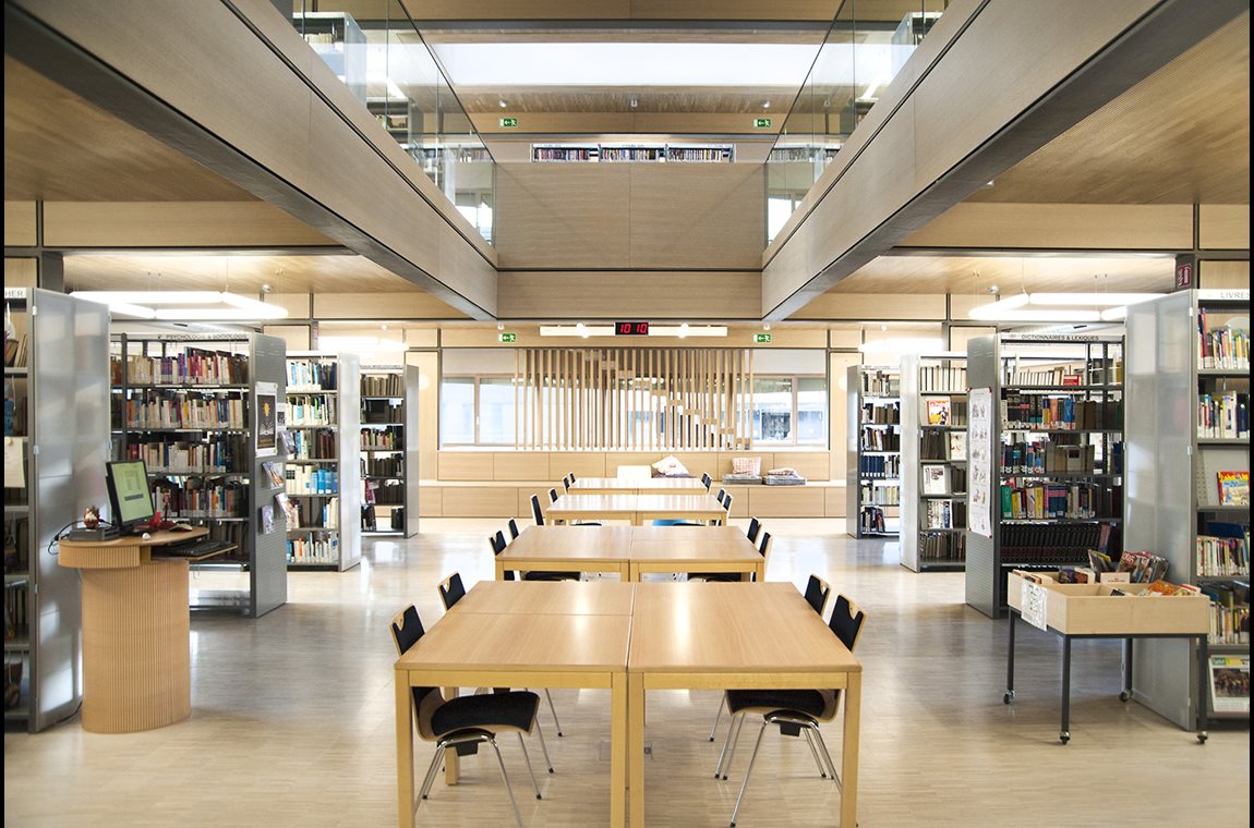 Fieldgen Private School, Luxembourg - School library