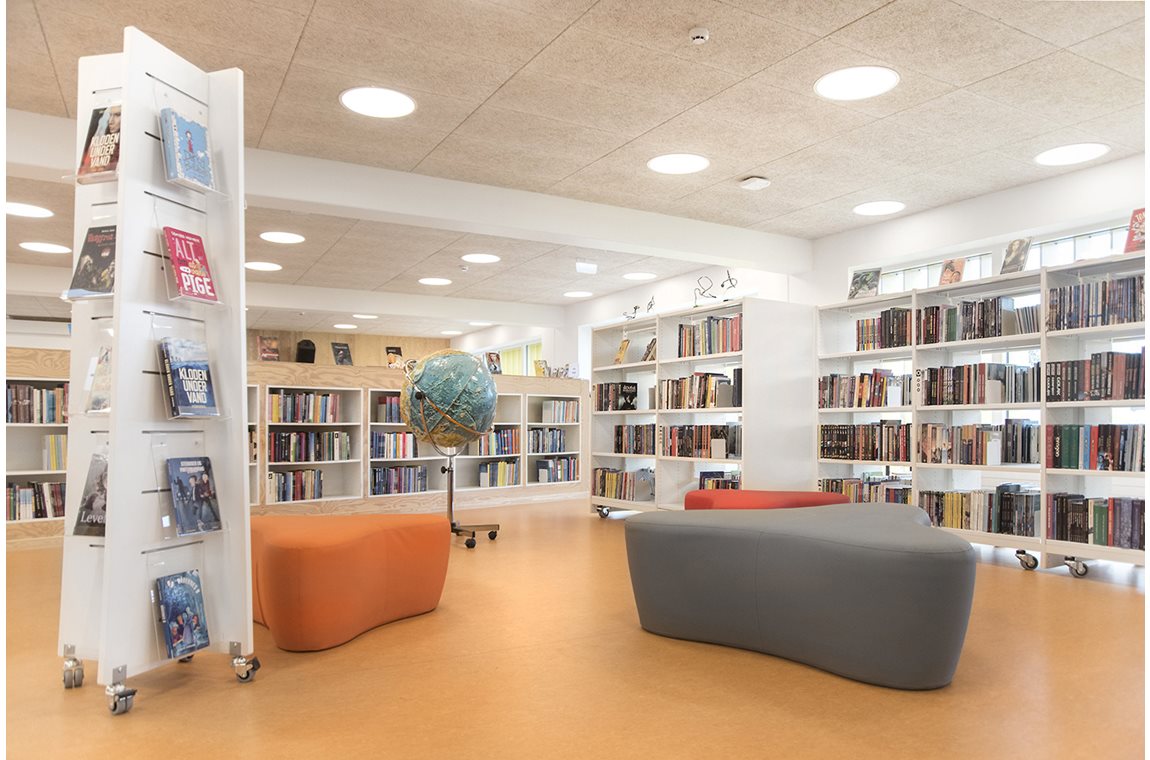 Lykkesgårdskolen School Library, Varde, Denmark - School library