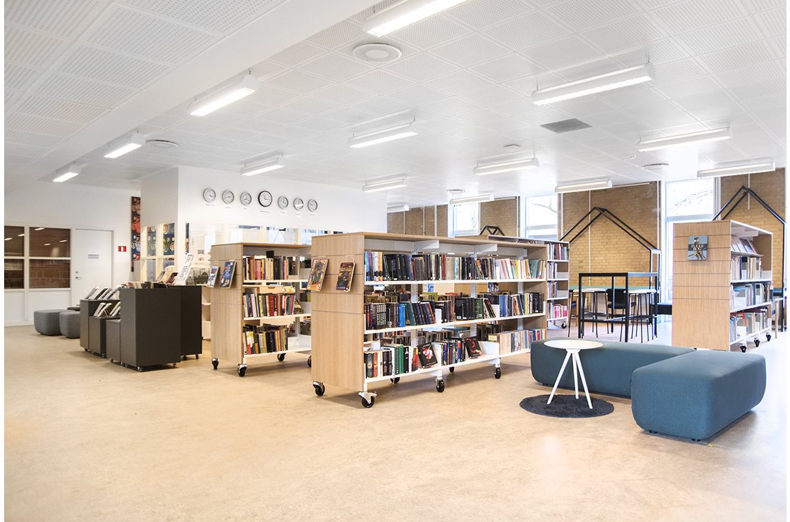 Engstrandskolen, Hvidovre, Denmark - School libraries