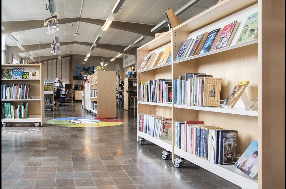 Præstemoseskolen, Hvidovre, Denmark - School library