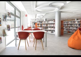 mediatheque_de_bourg_st_maurice_public_library_fr_020.jpg
