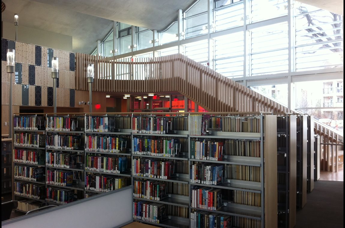 De bibliotheek van het filiaal Edmonton Jasper Place, Canada - Openbare bibliotheek