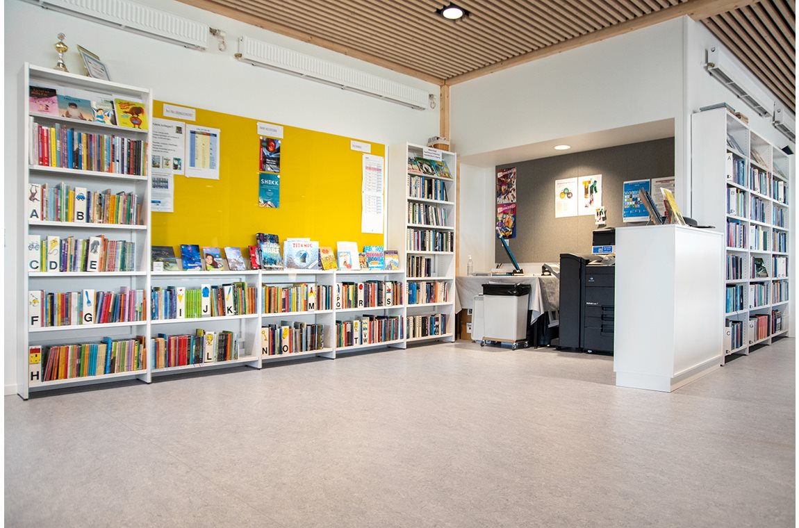 Erlev School, Denmark - School library