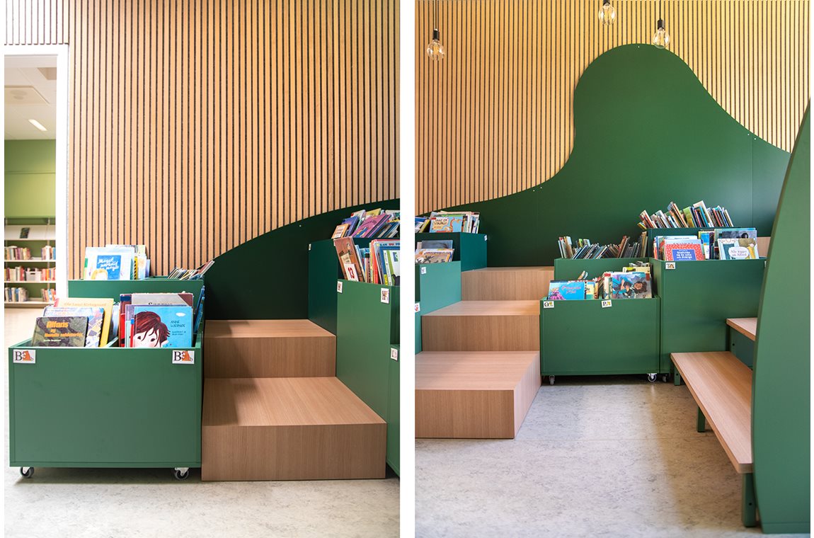 Herningsholmskolen, Denmark - School library