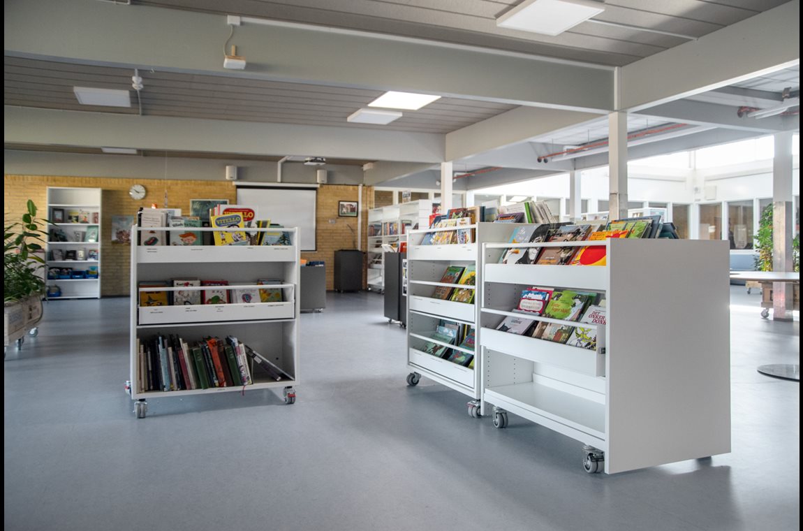 Susåskolen, Glumsø, Denmark - School library