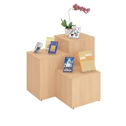 Maria podium met boekenbak