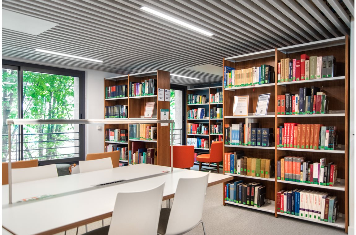 American University of Paris, France - Academic libraries
