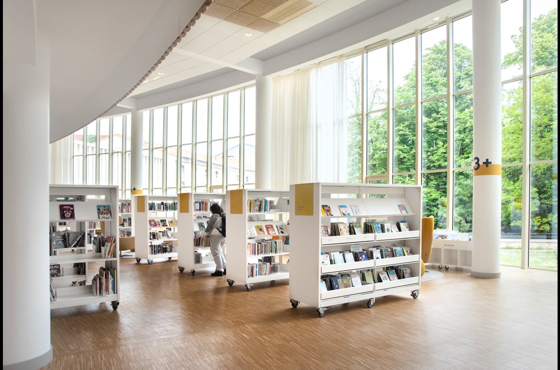 Pierre Moinot à Niort Bibliotek, Frankrig - Offentligt bibliotek