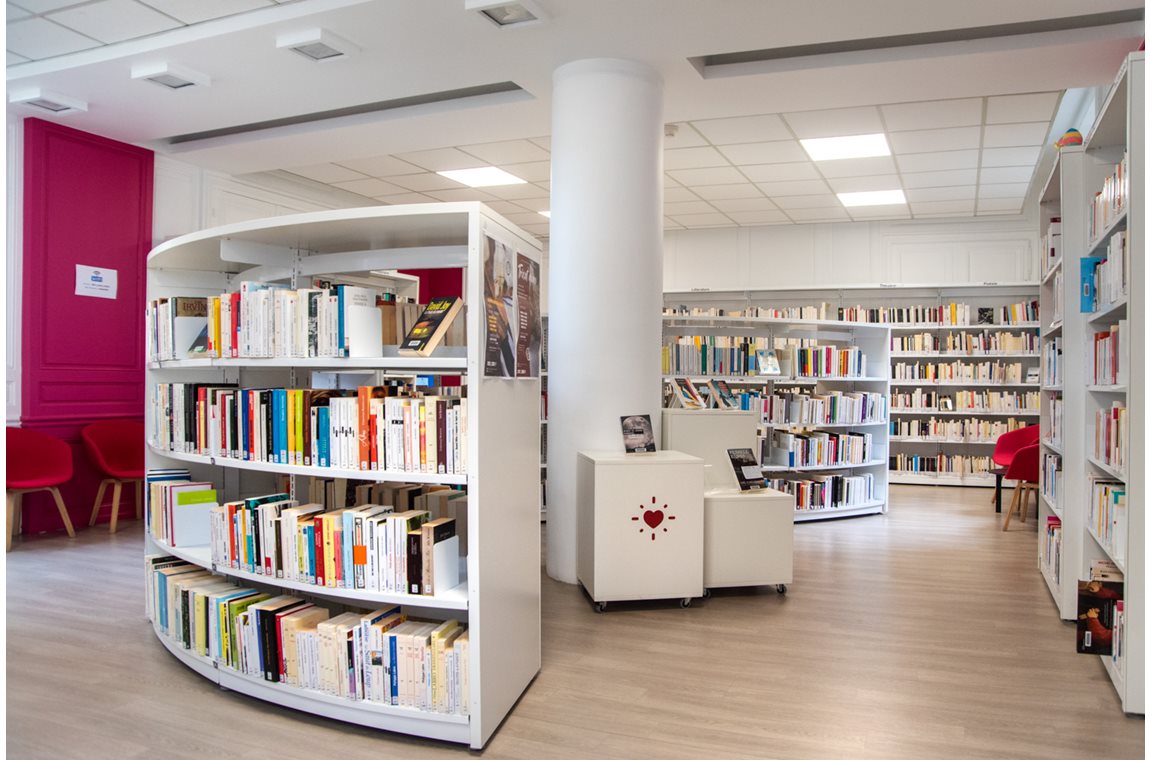 Médiathèque Etampes, France - Bibliothèque municipale et BDP