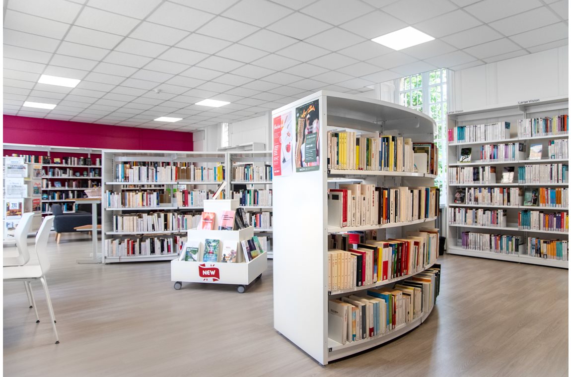 Médiathèque Etampes, France - Bibliothèque municipale et BDP