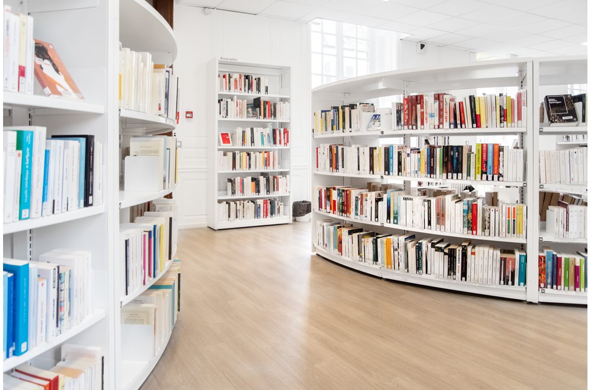 Médiathèque Etampes, France - Bibliothèque municipale et BDP