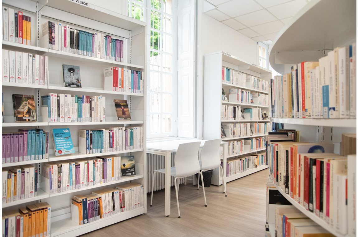 Médiathèque Etampes, France - Bibliothèque municipale et BDP