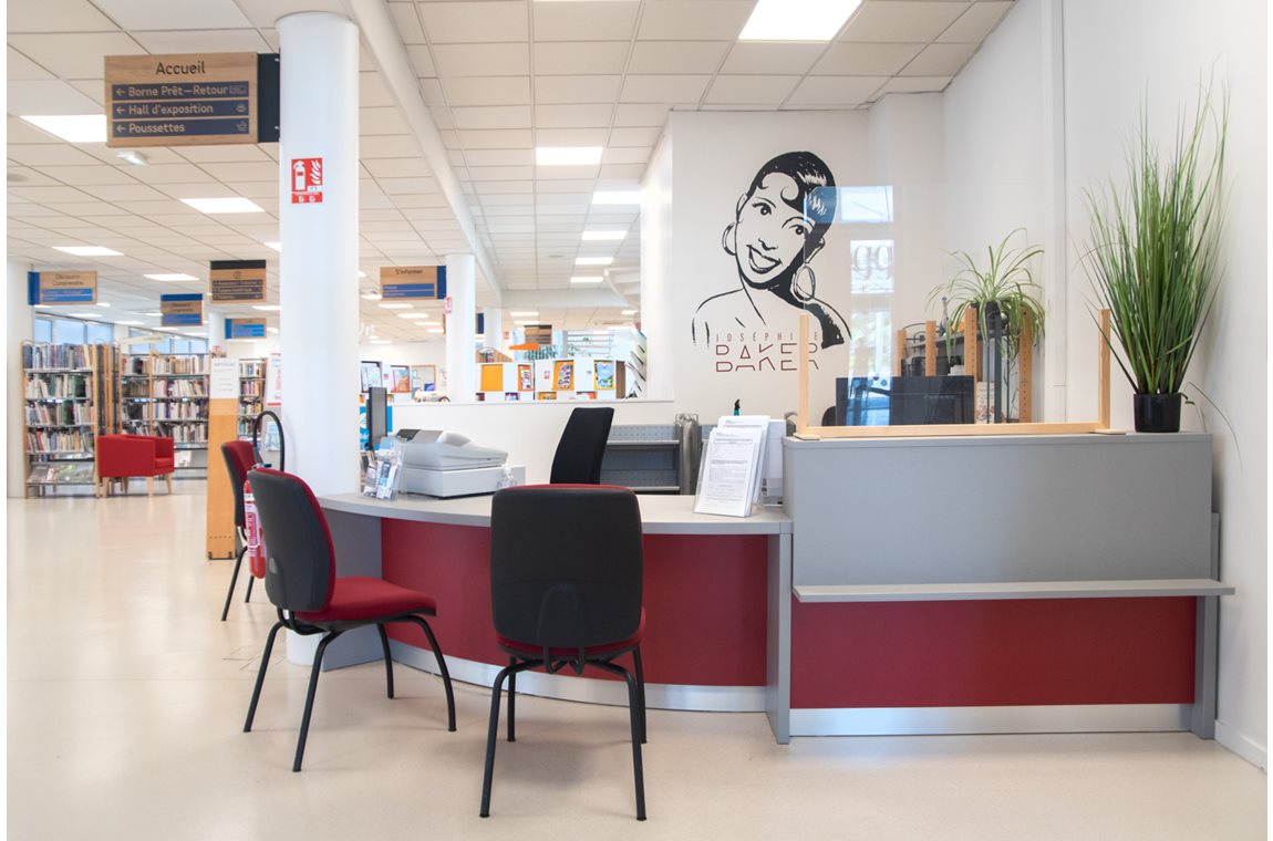 Médiathèque Decines-Charpieu, France - Bibliothèque municipale et BDP