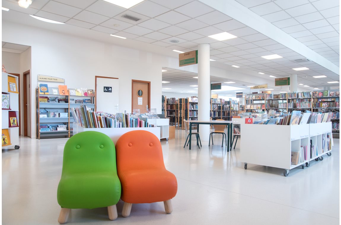 Médiathèque Decines-Charpieu, France - Bibliothèque municipale et BDP
