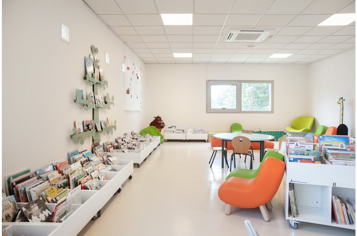 Médiathèque Decines-Charpieu, France - Bibliothèque municipale et BDP