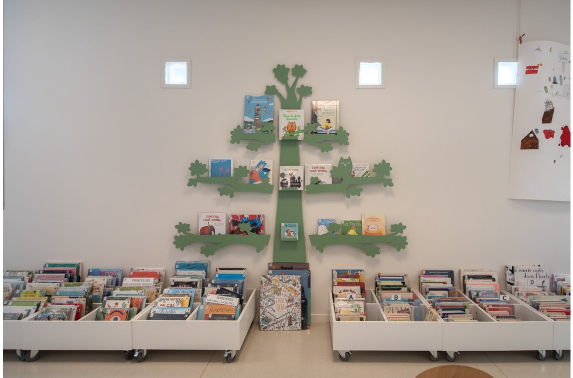 Médiathèque Decines-Charpieu, France - Bibliothèque municipale et BDP