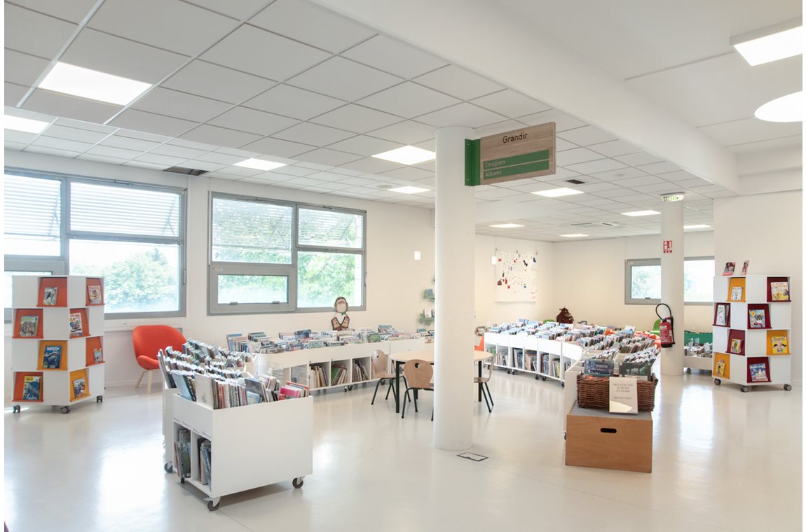 Médiathèque Decines-Charpieu, France - Bibliothèque municipale et BDP