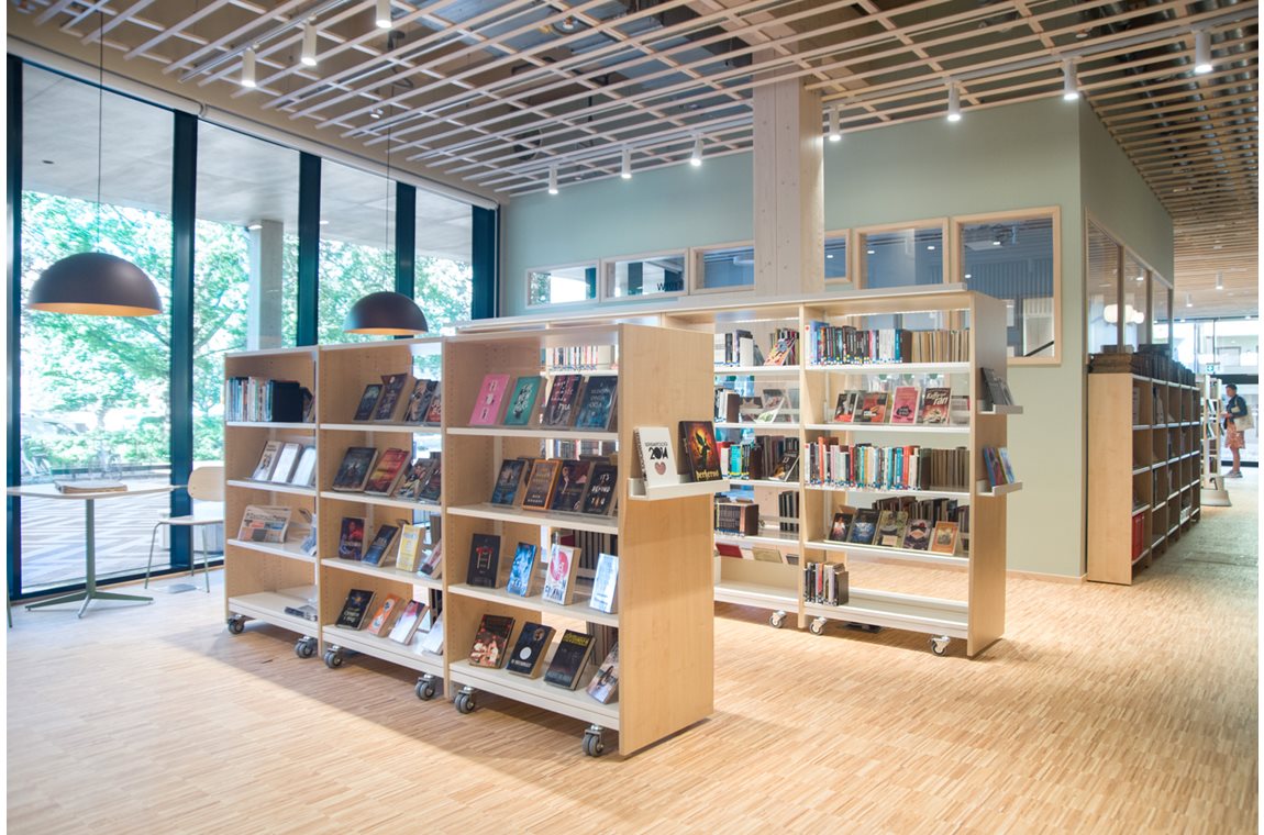Westerlundska Gymnasium, Enköping, Schweden - Schulbibliothek