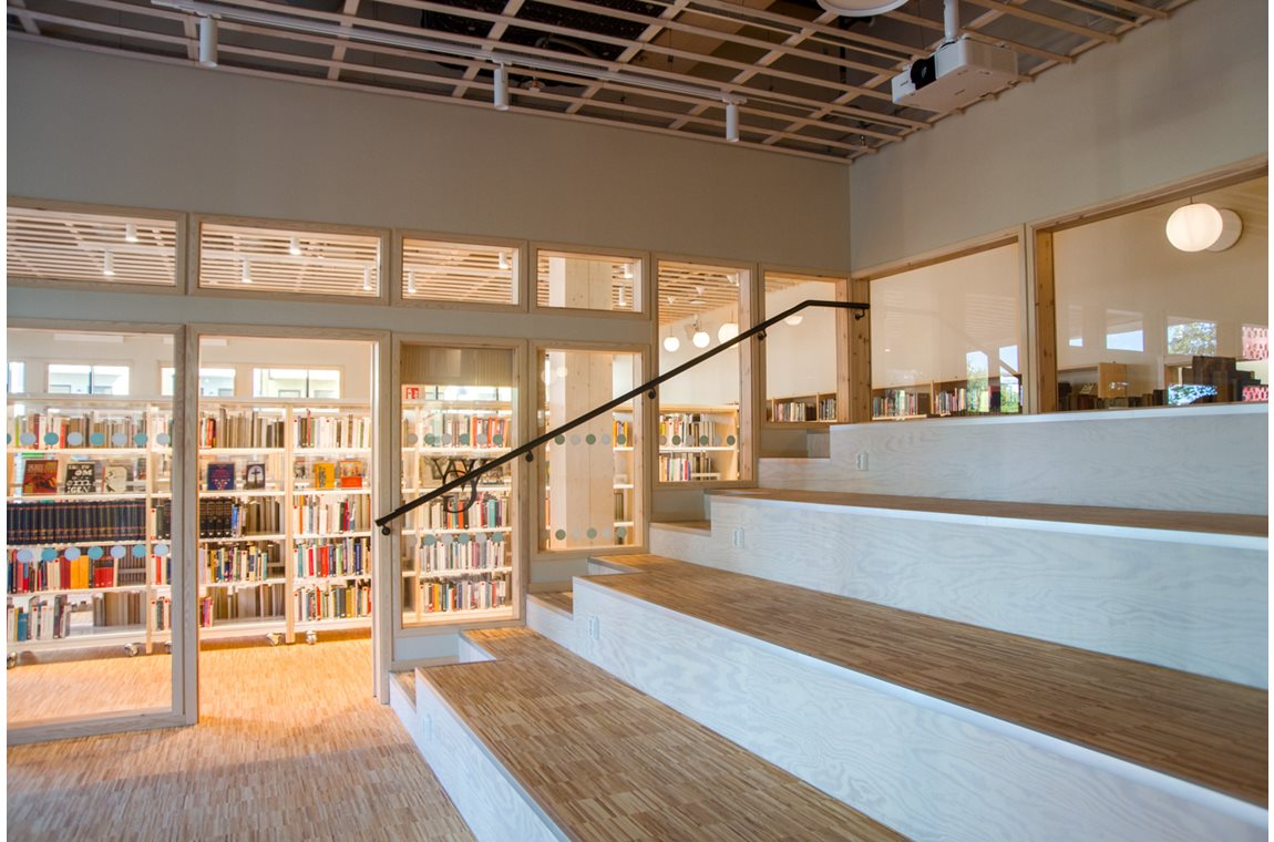 Westerlundska Gymnasium, Enköping, Schweden - Schulbibliothek