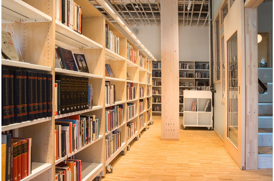 Westerlundska Gymnasium, Enköping, Schweden - Schulbibliothek