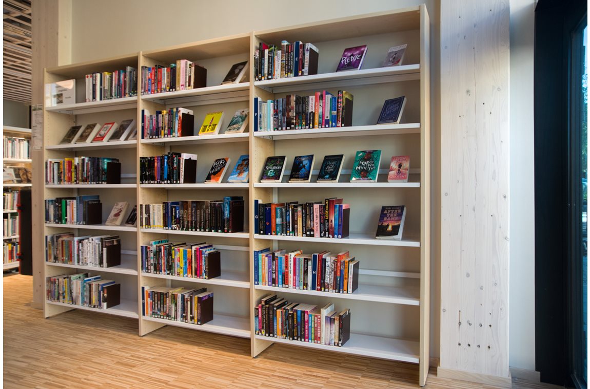 Westerlundska Gymnasium, Enköping, Schweden - Schulbibliothek