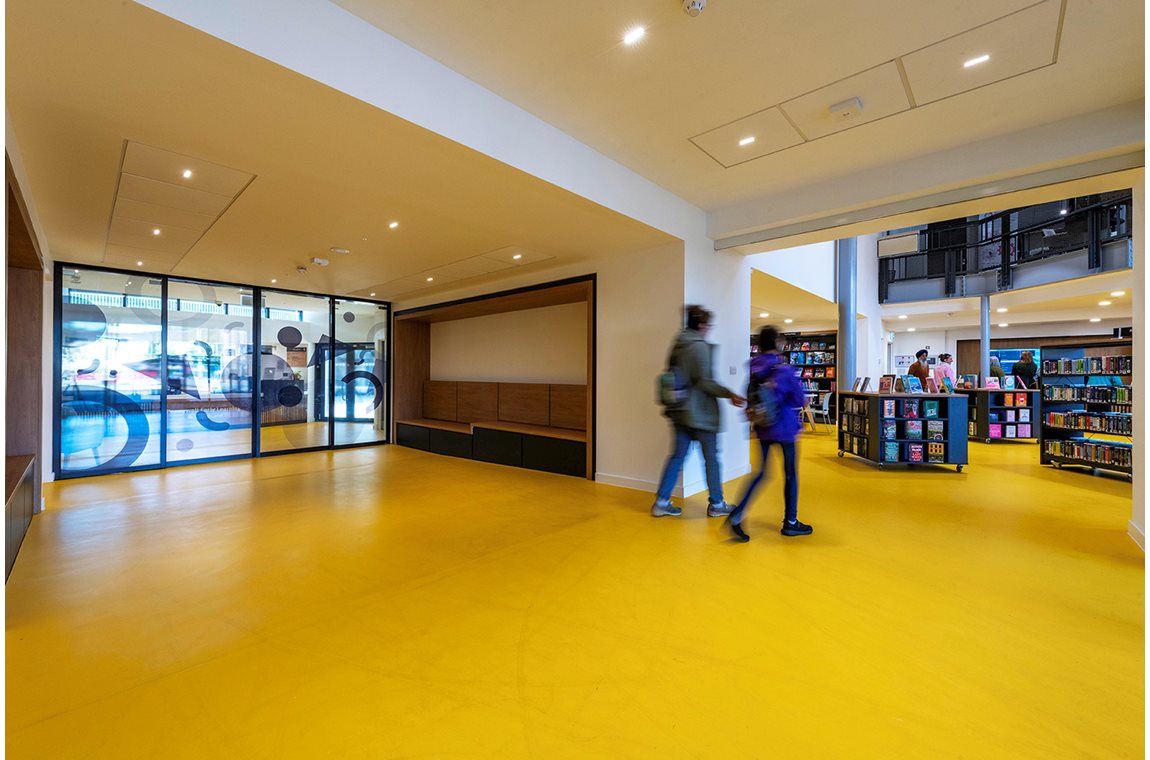 Öffentliche Bibliothek Macmillan Hub, Großbritannien - Öffentliche Bibliothek