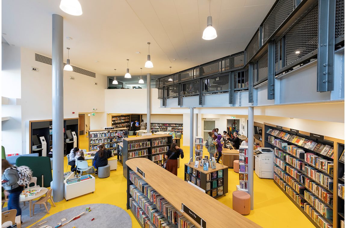 Öffentliche Bibliothek Macmillan Hub, Großbritannien - Öffentliche Bibliothek