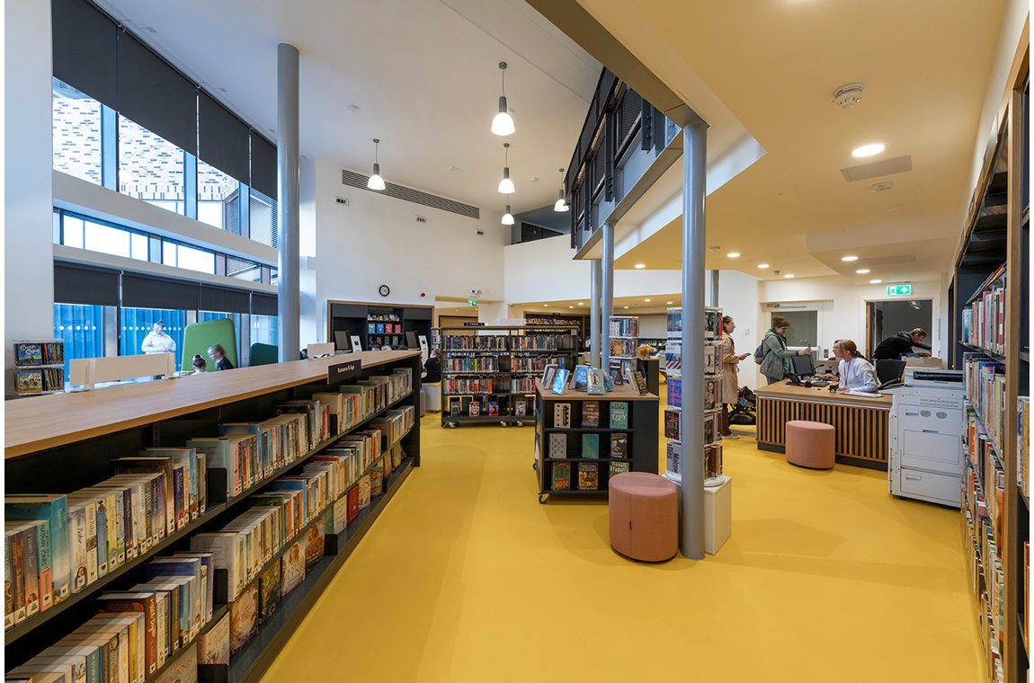 Öffentliche Bibliothek Macmillan Hub, Großbritannien - Öffentliche Bibliothek