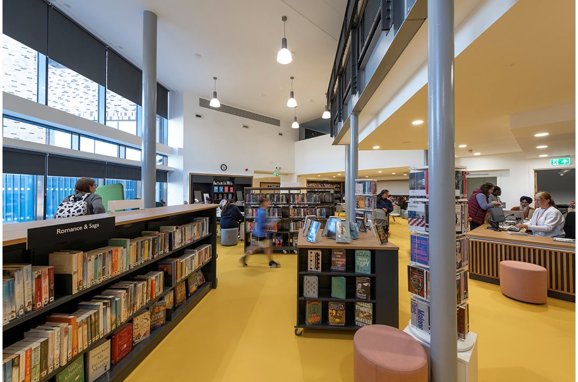 Öffentliche Bibliothek Macmillan Hub, Großbritannien - Öffentliche Bibliothek