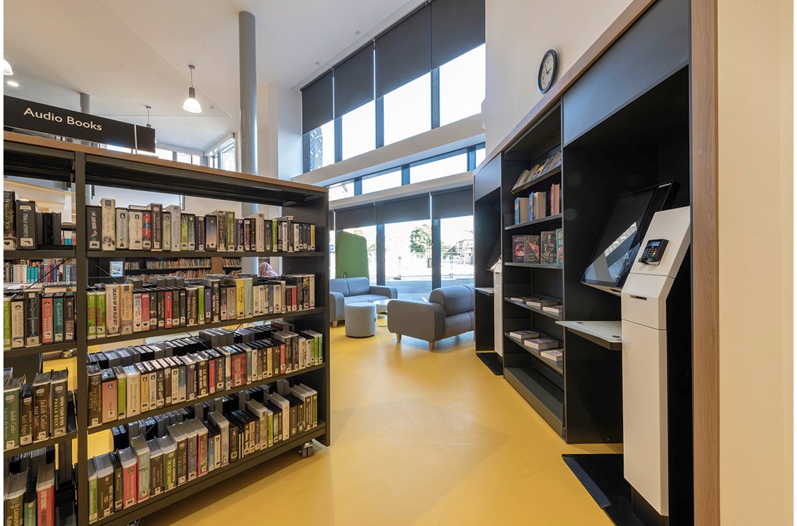 Öffentliche Bibliothek Macmillan Hub, Großbritannien - Öffentliche Bibliothek