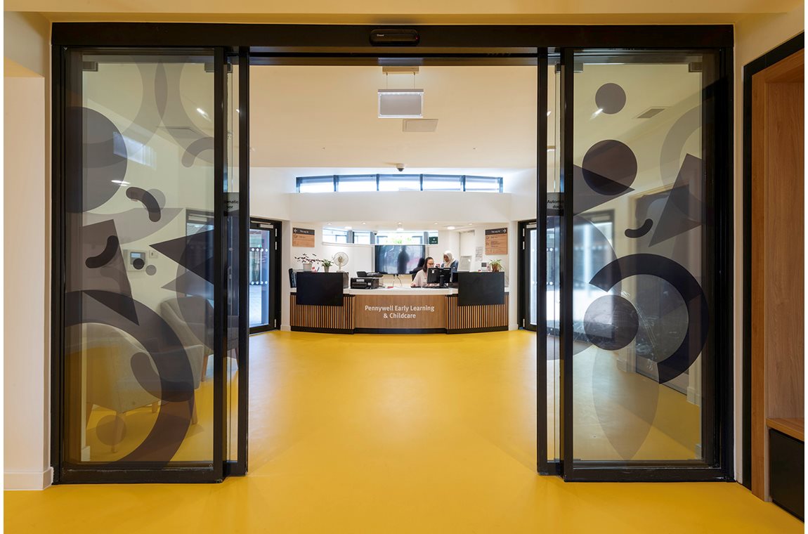 Öffentliche Bibliothek Macmillan Hub, Großbritannien - Öffentliche Bibliothek