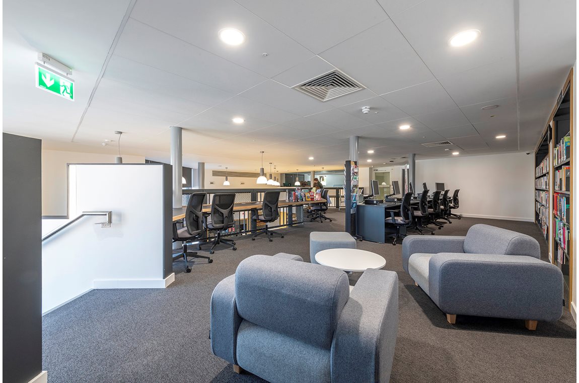 Öffentliche Bibliothek Macmillan Hub, Großbritannien - Öffentliche Bibliothek