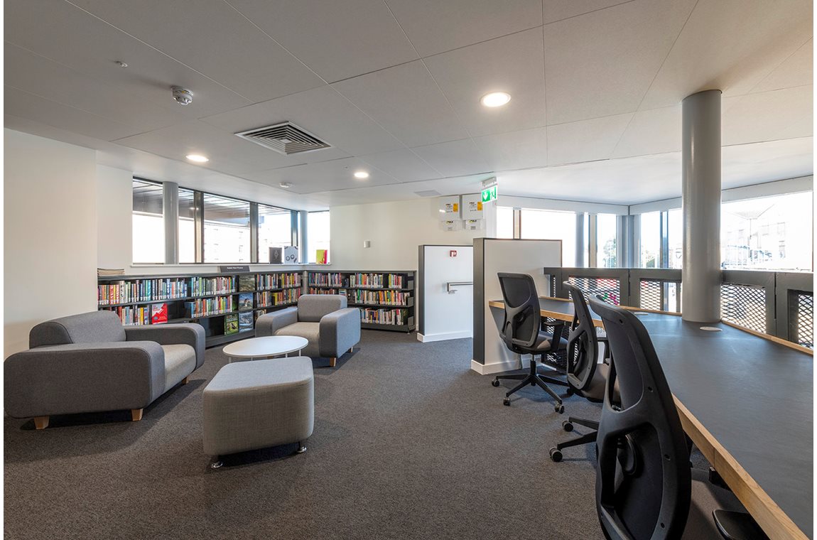 Öffentliche Bibliothek Macmillan Hub, Großbritannien - Öffentliche Bibliothek