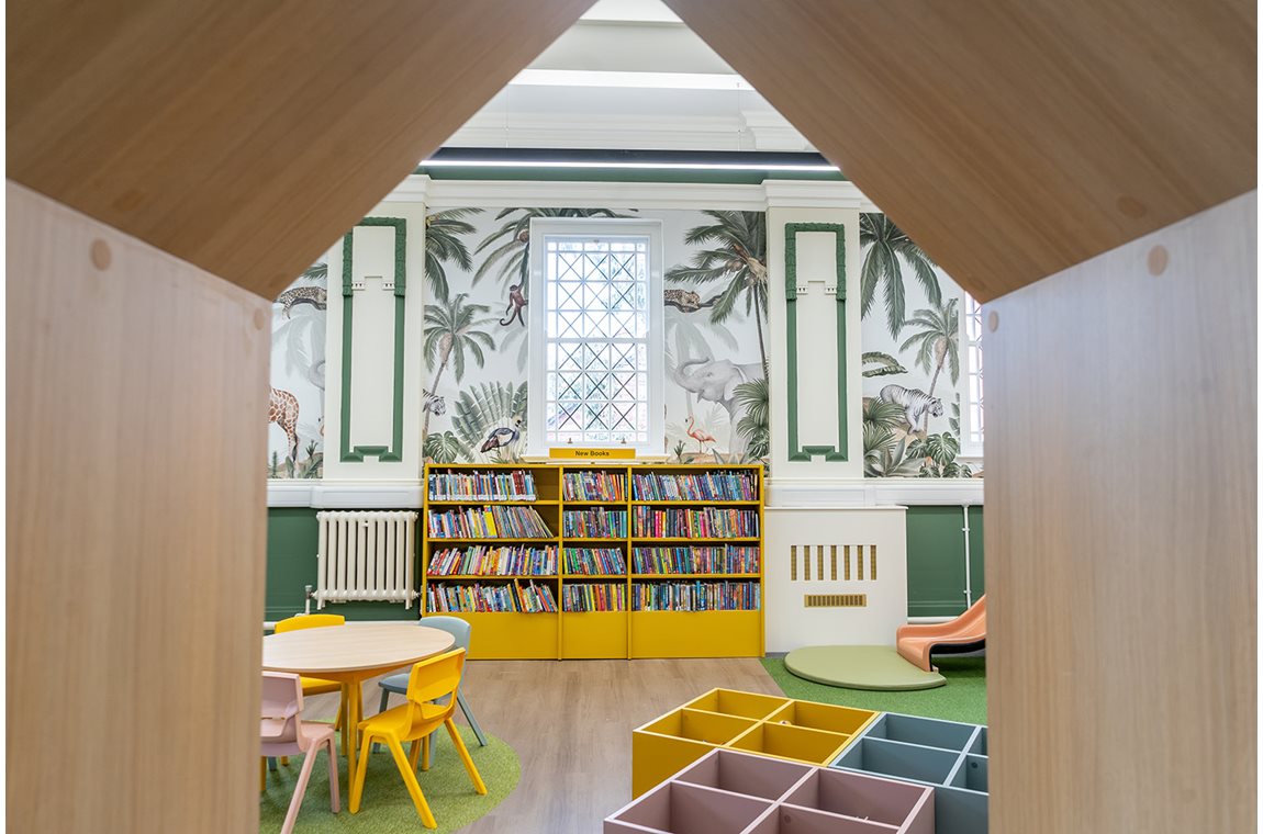 Bibliothèque de Chorlton, Manchester , Royaume-Uni - Bibliothèque municipale et BDP