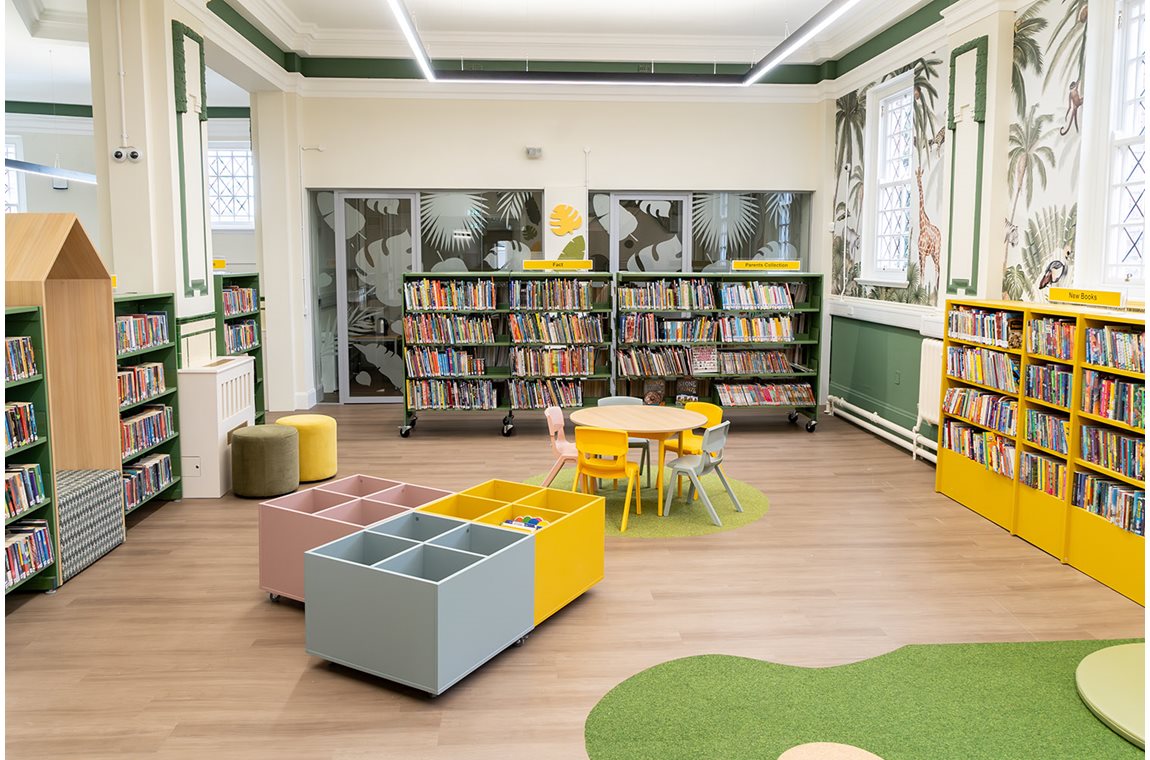 Bibliothèque de Chorlton, Manchester , Royaume-Uni - Bibliothèque municipale et BDP