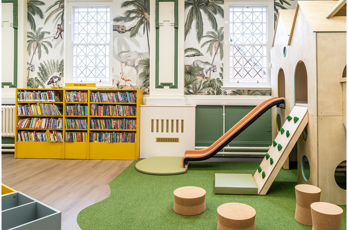 Bibliothèque de Chorlton, Manchester , Royaume-Uni - Bibliothèque municipale et BDP