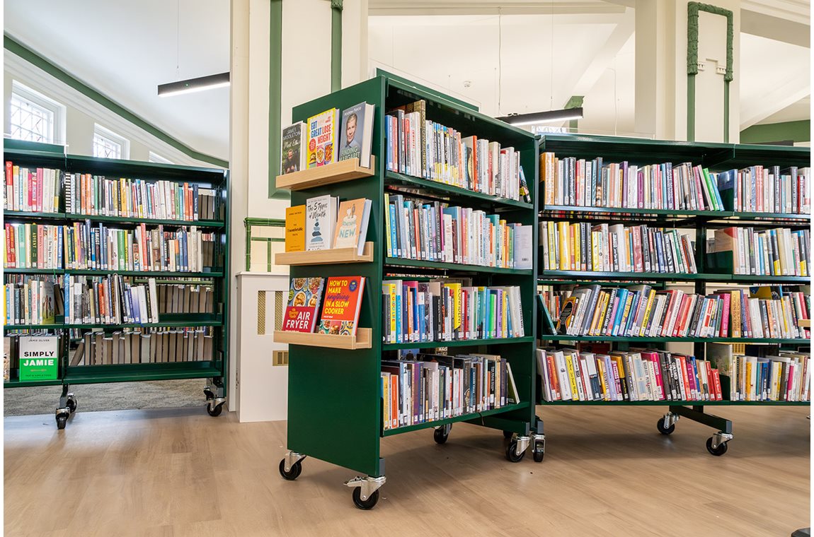 Bibliothèque de Chorlton, Manchester , Royaume-Uni - Bibliothèque municipale et BDP