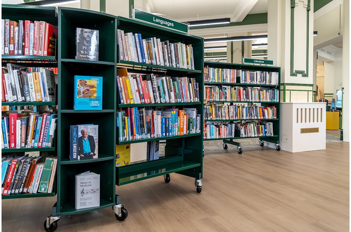 Bibliothèque de Chorlton, Manchester , Royaume-Uni - Bibliothèque municipale et BDP