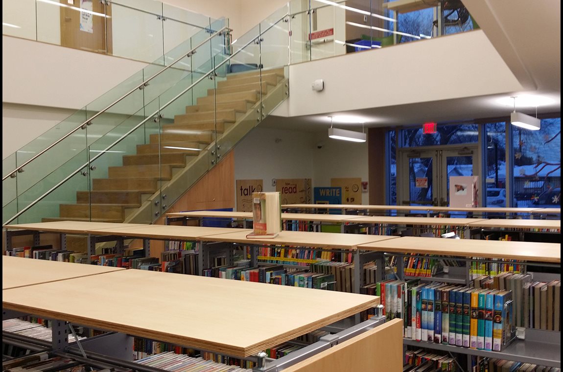 De bibliotheek van het filiaal Edmonton Highlands, Canada - Openbare bibliotheek